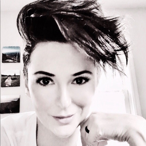 Meet your Posher, Nicole - Picture 1 of 1